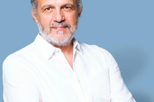 Bullizmi në politikë – gjuha që manipulon zgjedhjet dhe deformon shoqërinë